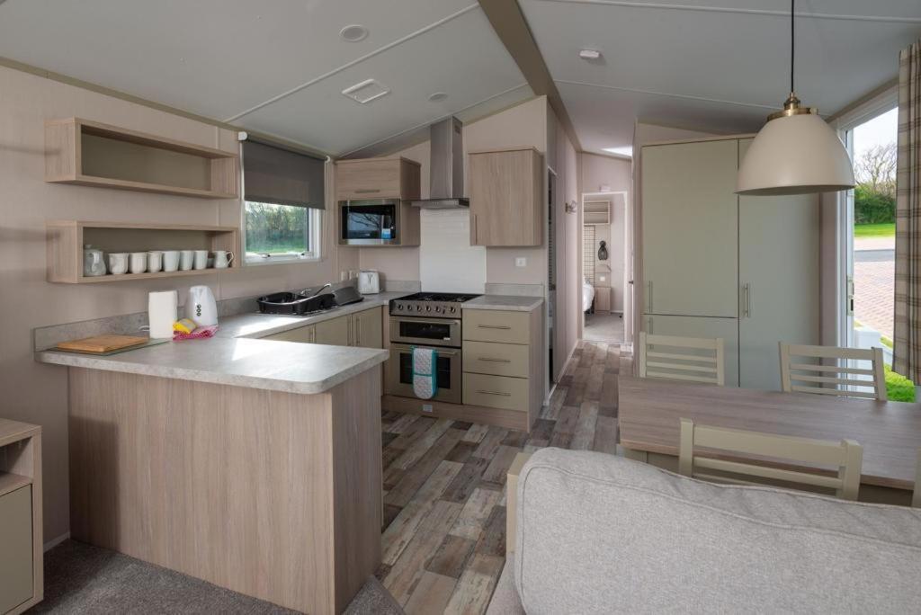 Luxury Holiday Home Sleeps 6 Pet Friendly เซนต์ออสเทลล์ ภายนอก รูปภาพ