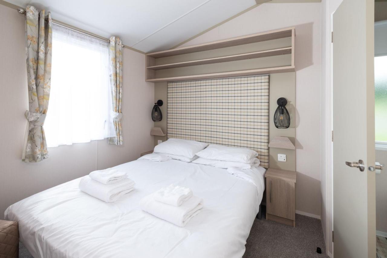 Luxury Holiday Home Sleeps 6 Pet Friendly เซนต์ออสเทลล์ ภายนอก รูปภาพ